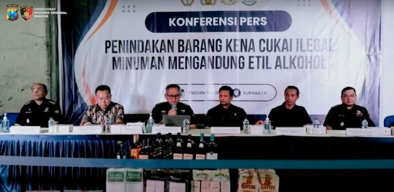 Ditreskrimsus Polda Jatim Konferensi Pers Penindakan Barang Kena Bea Cukai illegal